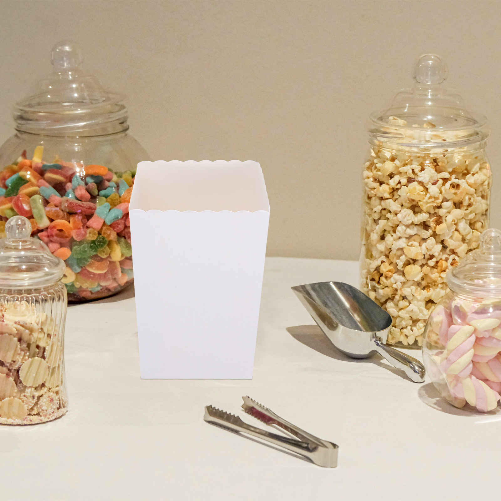 Event Party Box - 50個入り パーティー用使い捨てポップコーンボックス 黒白ペーパー製スナックボックス フライドポテトやチキンのイベント用食品容器 巨大ポップコーンボックス